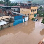 Nesta quarta-feira, 29 de janeiro de 2025, os bairros da Luz, Belterra e adjacências em Nova Iguaçu enfrentam mais uma vez sérias enchentes devido às fortes chuvas que atingem a região. A cidade está sob alerta oficial desde as 16h, com registros de alagamentos e transtornos significativos.